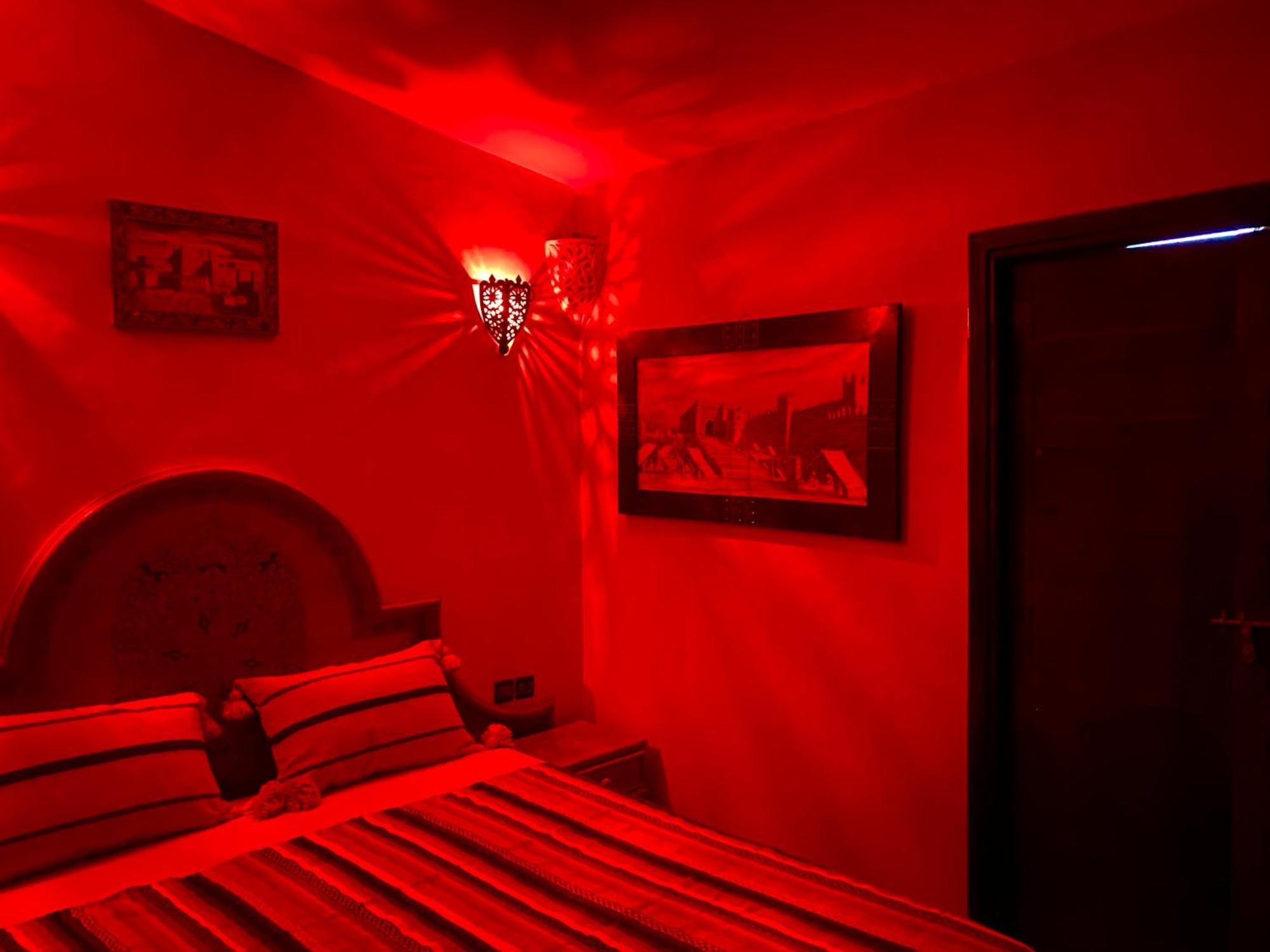 Riad Nezha Avec Jacuzzi Et 3 Piscines Au Coeur De Marrakesh Exterior foto
