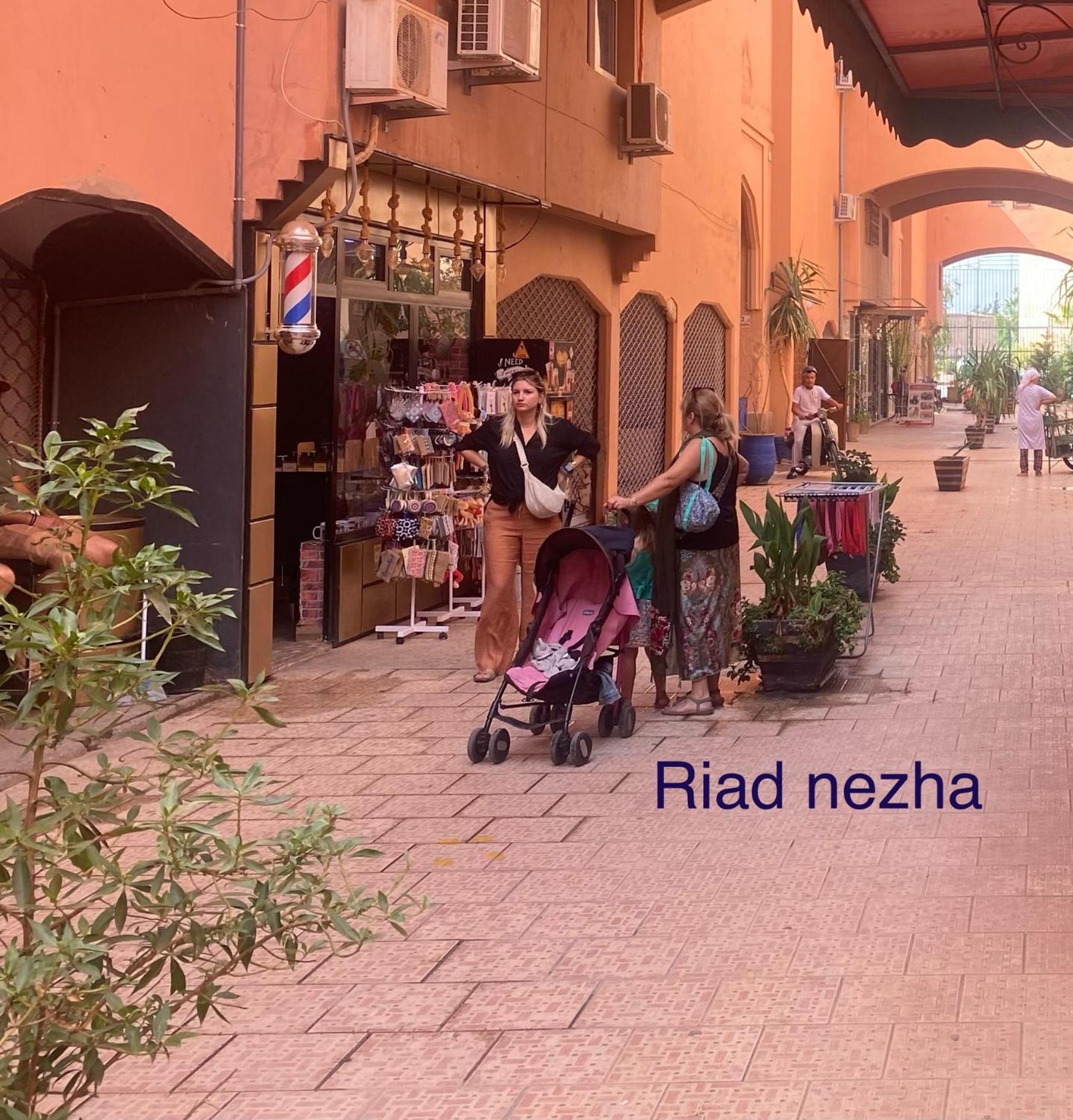 Riad Nezha Avec Jacuzzi Et 3 Piscines Au Coeur De Marrakesh Exterior foto